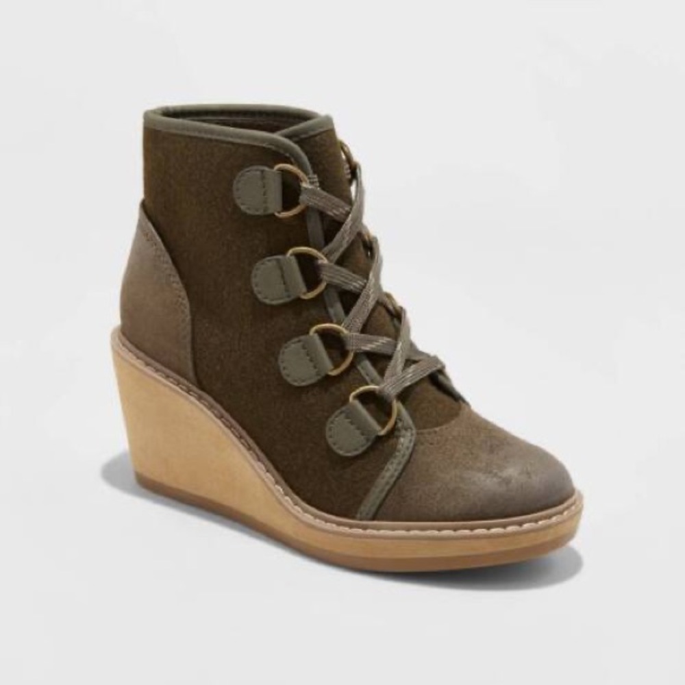 Women’s Merona Lorelle Green Suede Wedge Booties Size 9.5